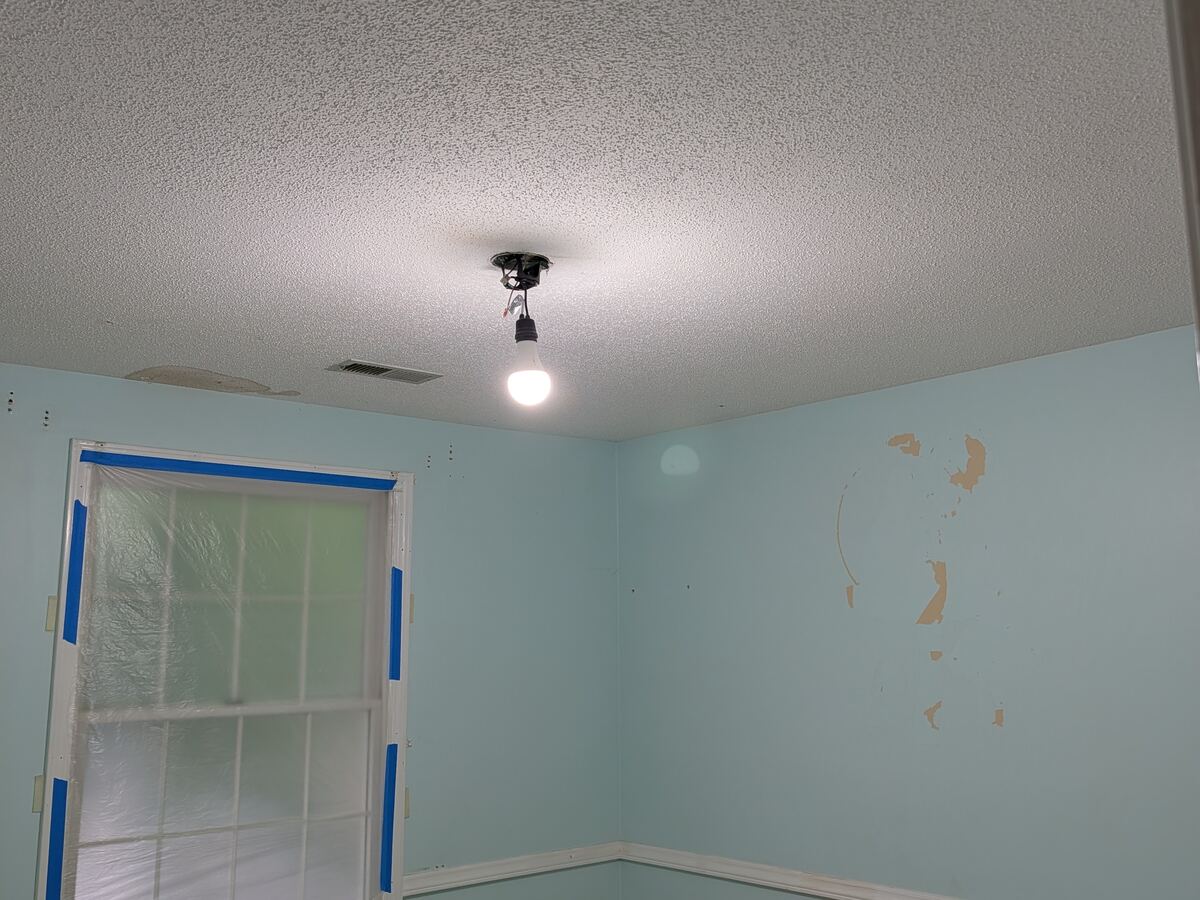 Popcorn ceiling texture before removal
